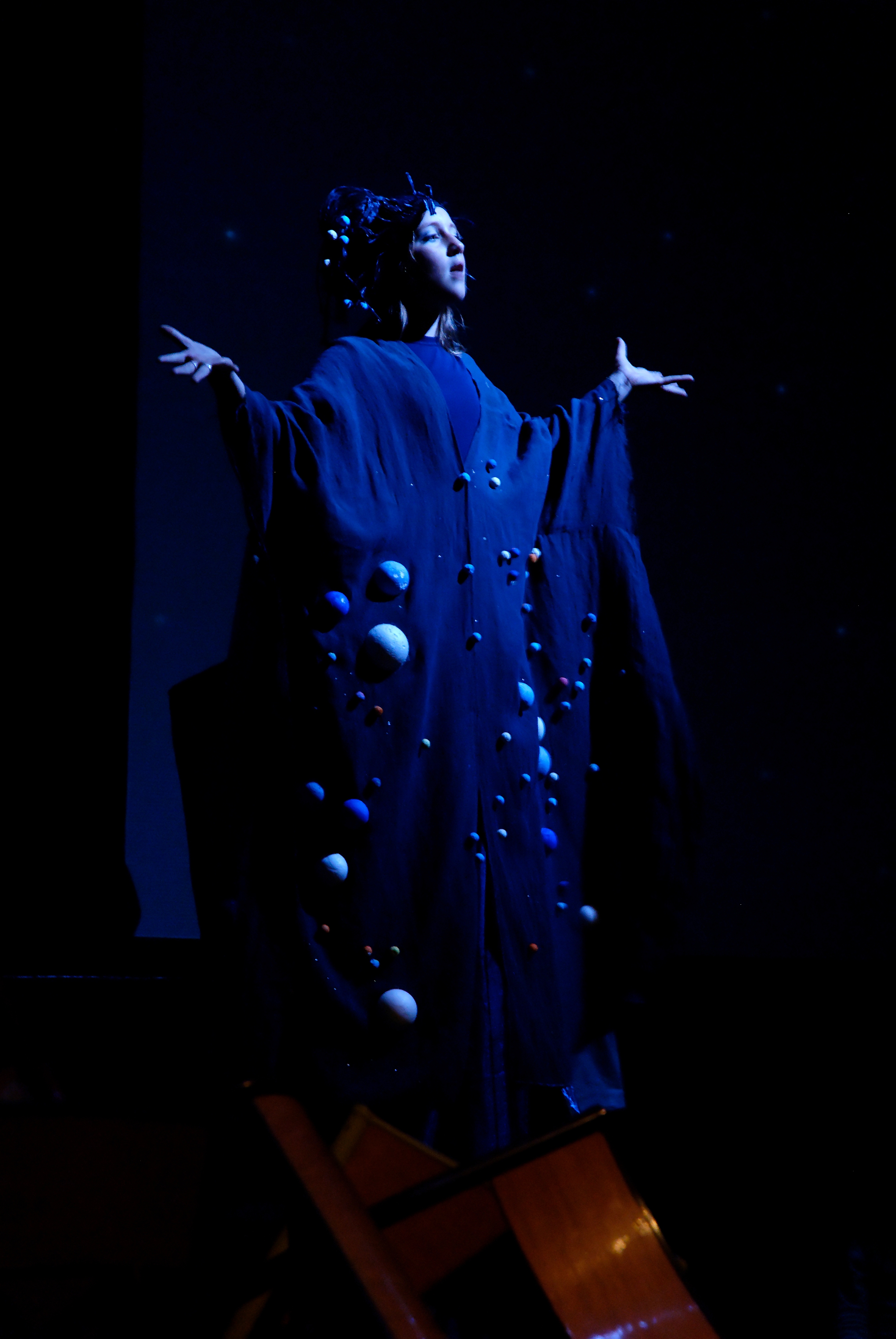Accessoires et costumes réalisés pour le spectacle « Semeurs de lune » de la Compagnie Débrid’Art  en 2004.
